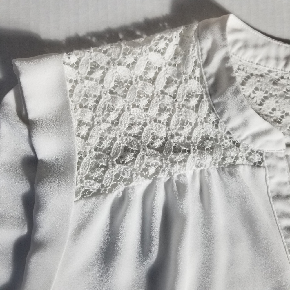 ROZ & ALI WHITE TANK WITH FRONT TIE AT BOTTOM SIZE XL - Picture 7 of 11